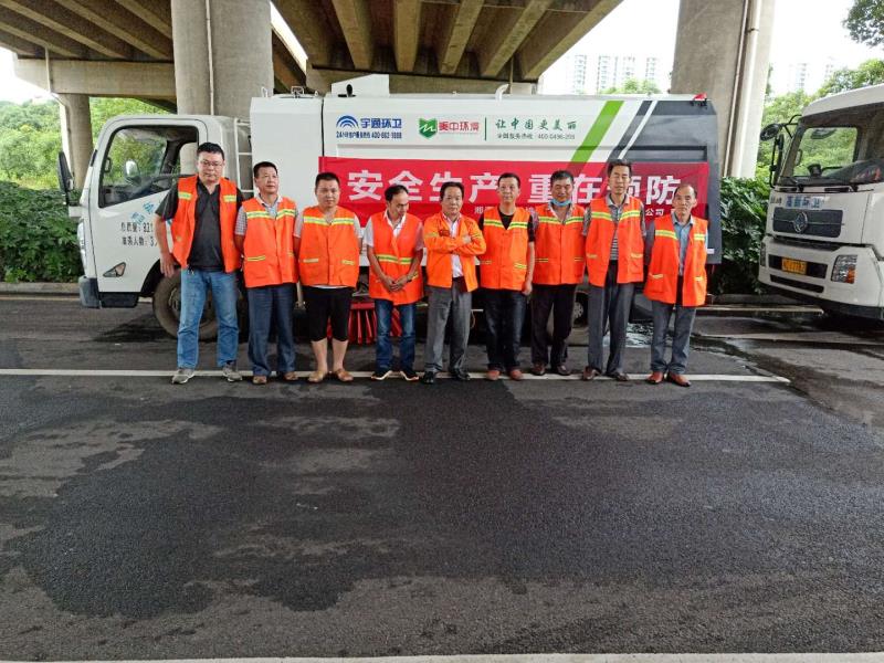 湘潭項(xiàng)目部車隊(duì).jpg 湘潭項(xiàng)目部車隊(duì).jpg